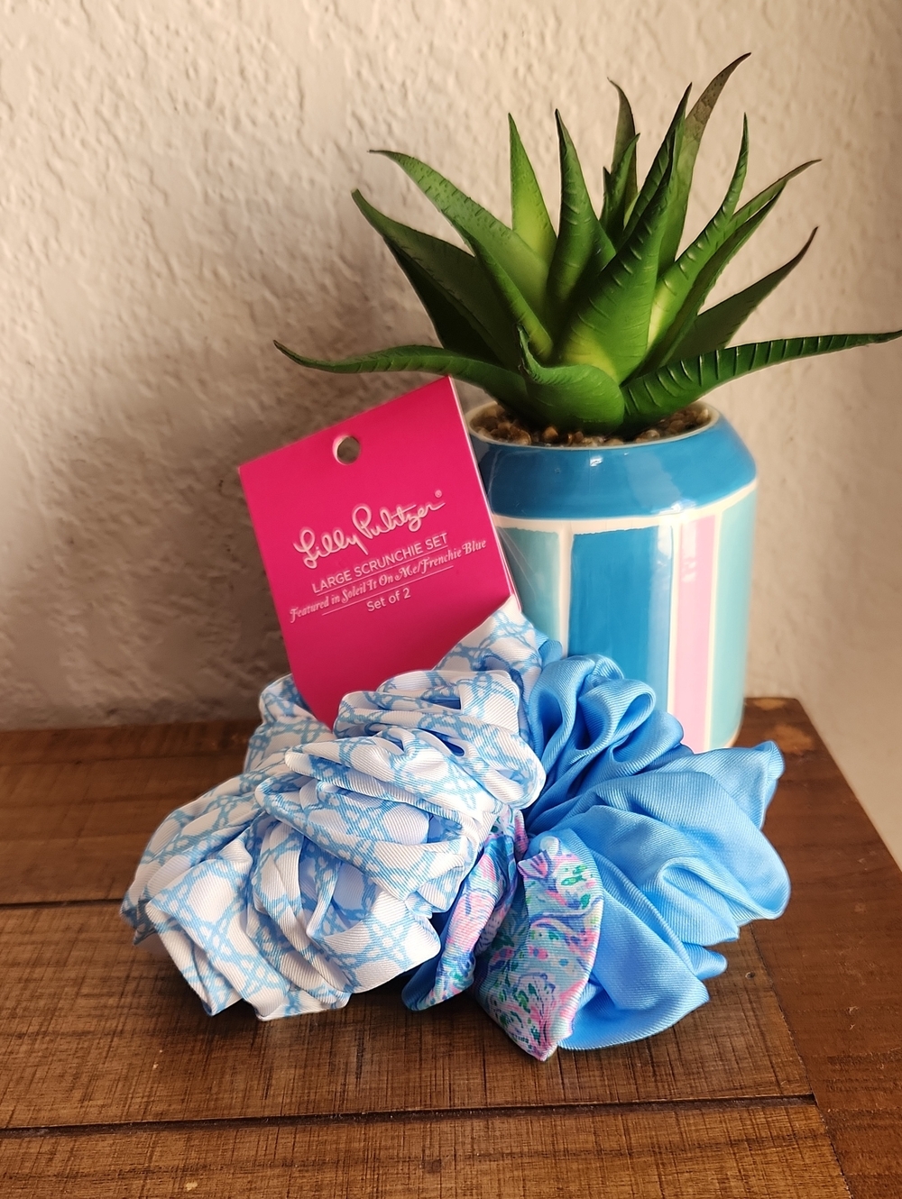 NWT Lilly Pulitzer Large Scrunchie Light Blue Set